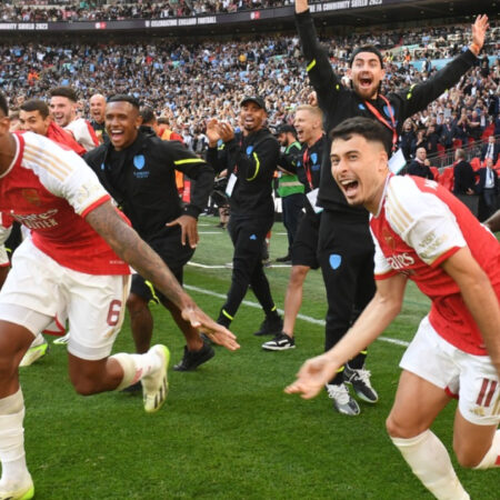 Community Shield: Martinelli e Magalhães celebram primeiro título com o Arsenal