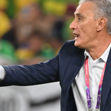 Tite Defende Escolhas Táticas Após Reação da Torcida do Flamengo