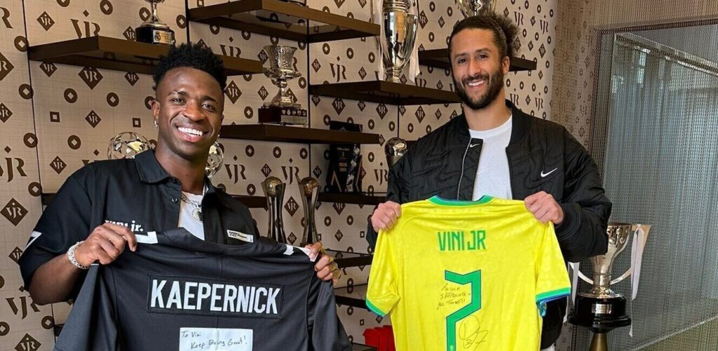 Vinicius se encontra com Kaepernick