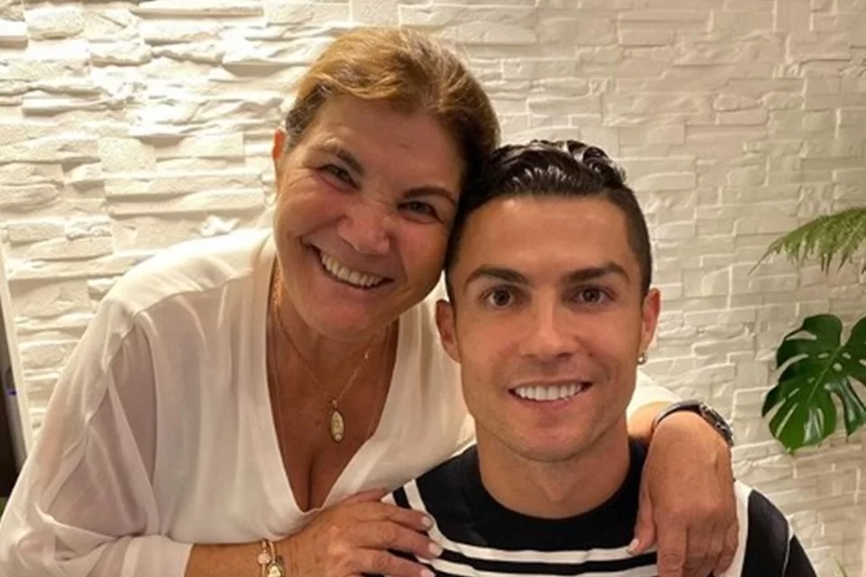 A Mãe de Cristiano Ronaldo Torce Para um Time Brasileiro, Confira