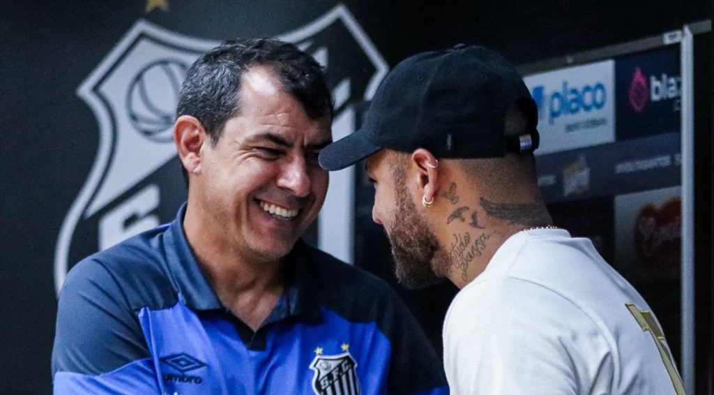 Neymar Celebra com Técnico Após Santos