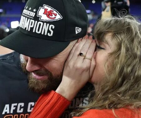 O Super Bowl LVIII desperta palpites intrigantes sobre Taylor Swift e Travis Kelce.