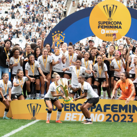 Corinthians Triunfa na Supercopa Feminina em Duelo Emocionante Contra o Cruzeiro