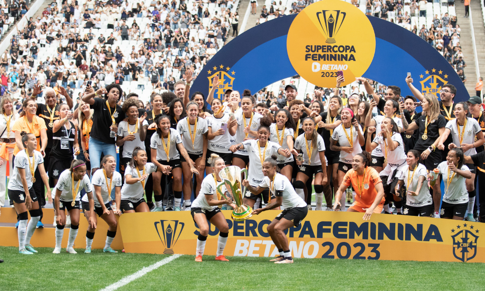 Corinthians Vence Supercopa Feminina em Jogo Acirrado Contra o Cruzeiro