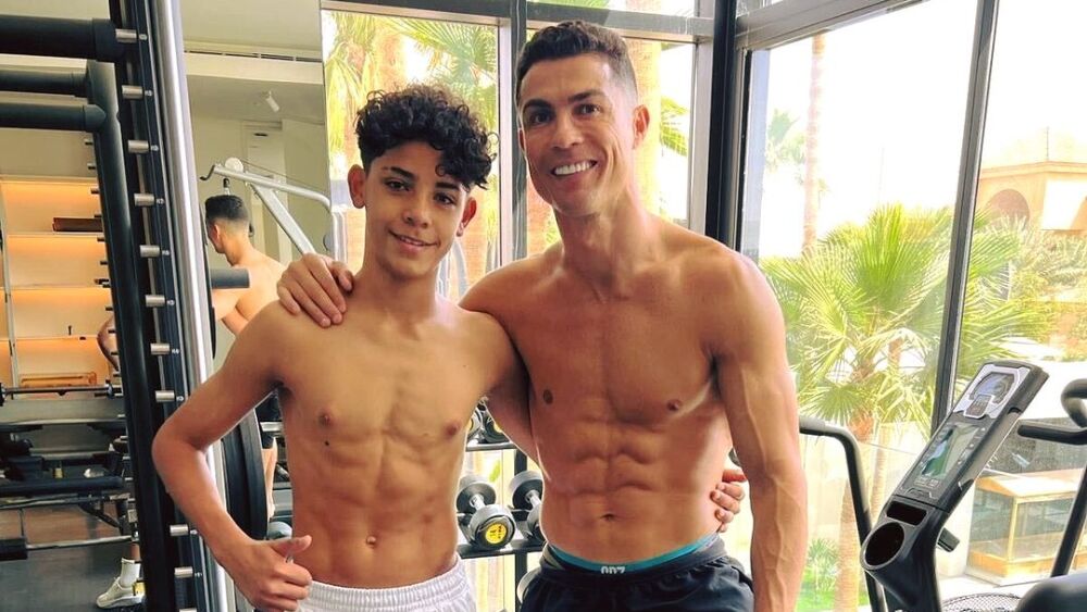 Cristiano Ronaldo e Filho Superam Adversidades: Uma Foto que Inspira Força e União