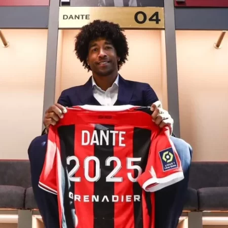 Dante, 40, prolonga parceria com OGC Nice por mais uma temporada