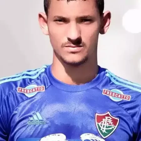 Matheus Phillipe: de goleiro banido a motorista de aplicativo