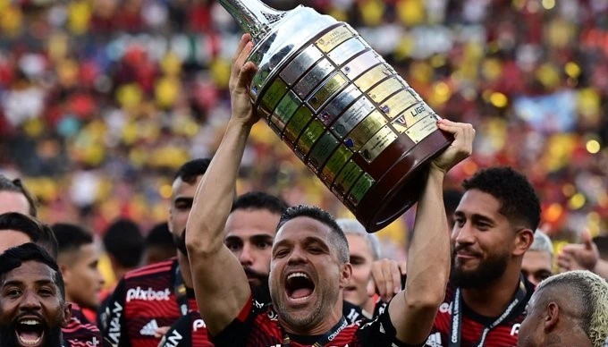 flamengo libertadores trofeo.webp