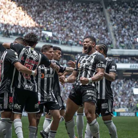 Atlético-MG vence Vasco com 2 gols de Hulk