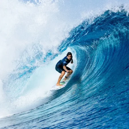 Fiji Pro: Tati Weston-Webb e Yago Dora Mantêm na WSL Finals