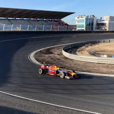 GP da Holanda: George Russell Surpreende e Lidera Segundo Treino Livre em Zandvoort