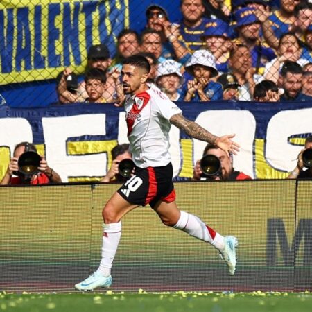 River Plate Vence Boca Juniors na Bombonera