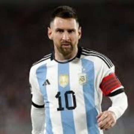 Lionel Messi se apresenta à Argentina para as Eliminatórias da Copa