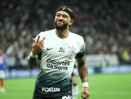 Memphis brilha e Corinthians vence o Bahia